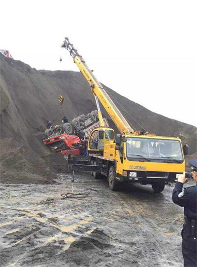 马山上犹道路救援